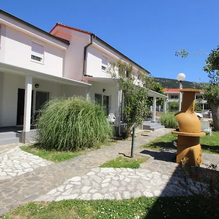 Corinthia 1 By Interhome Apartamento